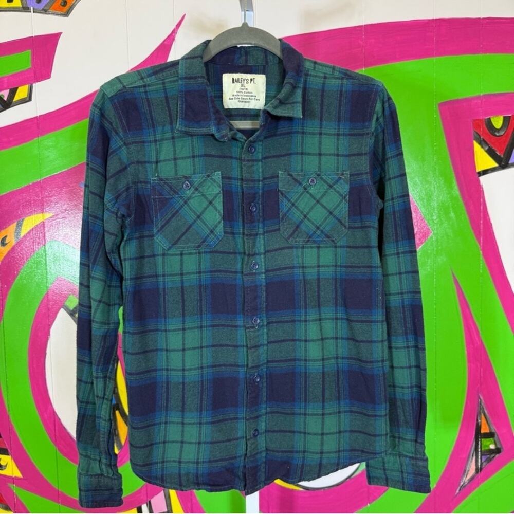 Bailey's Point, Plaid Flannel Button Down Shirt. Size XL(14/16). Good used cond!